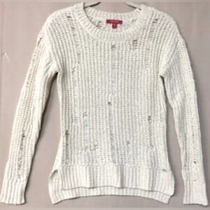 Chic Comfort: GUESS Distressed Summer Sweater in  Cream, Size XS